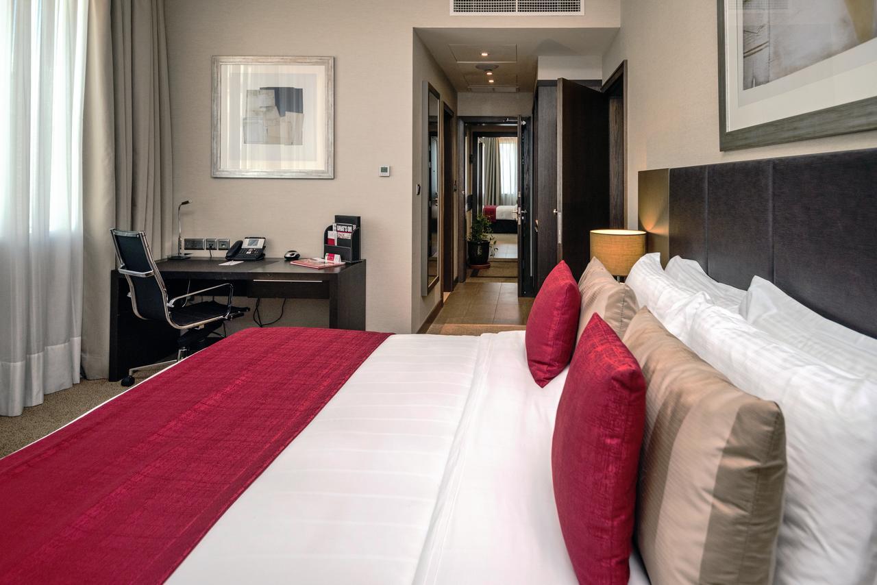 Hotel Ramada Downtown Abú Dhabí Pokoj fotografie